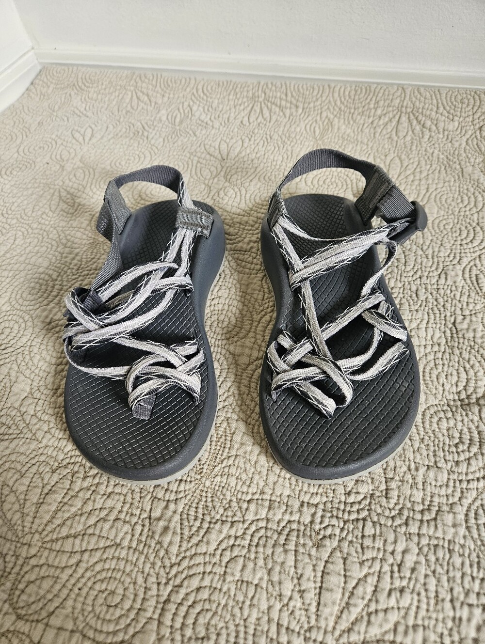 Chaco Women's Size 6, Grey/White, Adjustable Strap